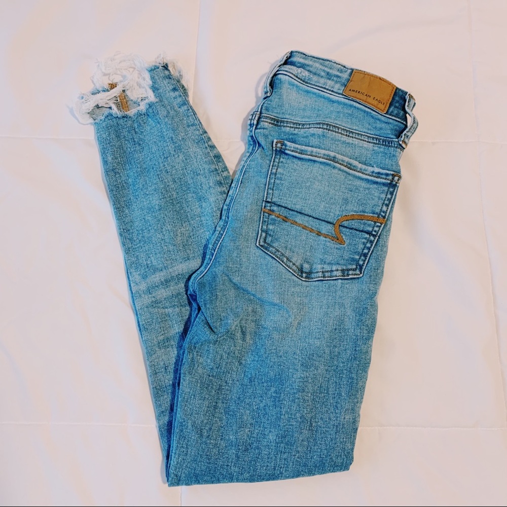 AMERICAN EAGLE JEANS